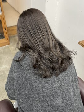 ヘアーアイストゥーレ(HAIR ICI TRE) ブリーチなしダブルカラー オリーブ 担当渡辺聖