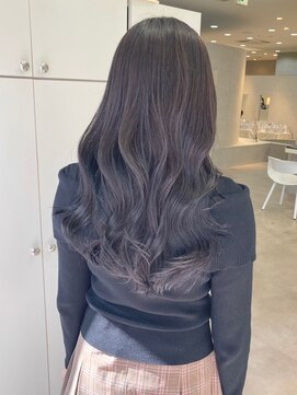 重くならない透明感ダークグレージュ