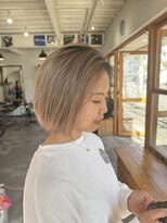 バイマイサイド(BY MY SIDE)&nbsp;透明感◎ハイトーンミルクティーベージュ×ぷつっとミニボブ