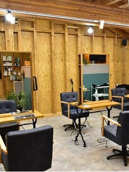 アフターニュース 新潟(afternews)の写真/お席の幅も広く、周りを気にせずゆったりとした時間を過ごせます♪大型店が苦手な方にもオススメ◎