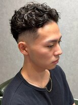 ディスイズバーバーフォース(THIS IS BARBER 4th)&nbsp;スパイラルパーマ アップバング フェードカット メンズカット