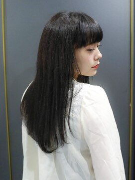 ルティア(Lutia) ナチュラルストレート 黒髪スタイル オン眉★★