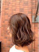 ヨナサン(Yona Saint)&nbsp;馴染みのいいベージュカラー。