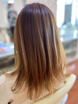 アークスヘアー 大人可愛いミルクティーベージュハイライトセミディ