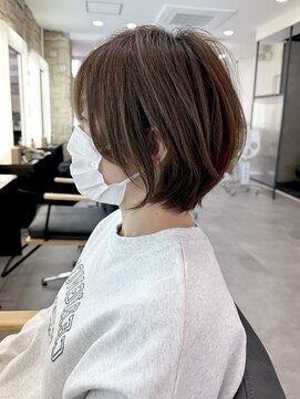 ビューエヒメ(VIEW EHIME) 大人ラフウェーブ外ハネボブダークブラウンスウィングショート