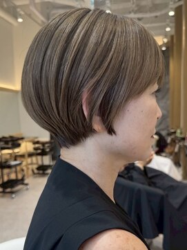 ソワネ 表参道(soigne) 青山白髪ぼかしハイライトマッシュショートアッシュグレー40代