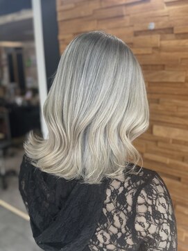 ラピス 横浜(Lapis) ホワイトブロンド