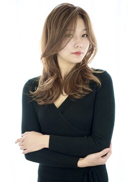 エイチヘアー(eichi hair) ハイトーンカラーの韓国風ロングレイヤー