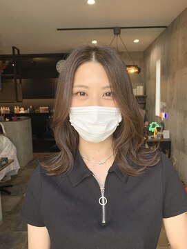 ハク(haku) [yuuki]レイヤーカット、グレージュカラー、顔まわりカット