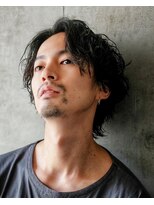 オルト(Altn) 黒髪波巻きスパイラルパーマメンズカットミディアムヘアツーブロ