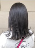 モノトーングレージュ/ダブルカラー/外はねストレート