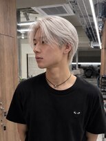ダーツサンジョウ(DARTS sanjyo)&nbsp;韓国風センターパート×ホワイトカラー