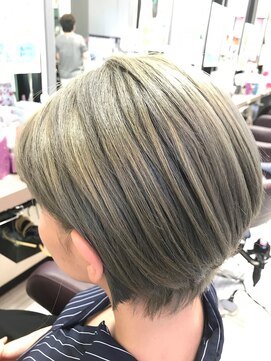 美容室 ケン(KEN) ≪20代≫バージン毛をシルバーアッシュに大変身♪