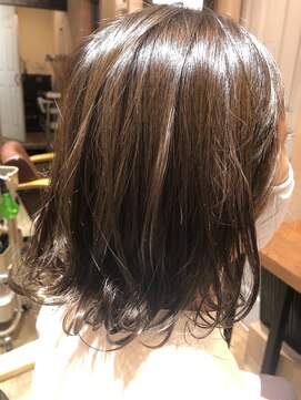 カミビト マヴィー(kamibito mavie) 外ハネ/ベージュ/伸ばしかけにも/20代/30代/40代