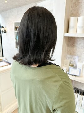 キャアリー(Caary) 福山市美容院人気caary ふんわり外ハネ切りっぱなしボブ