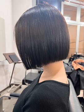 メロウ 神戸三宮(mellow) 前下がりボブ