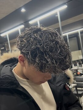 イーラ(era) スペインカール　ツイストスパイラル眉カットメンズパーマ