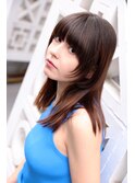 顔まわりレイヤー　前髪カット　ミディアムスタイル