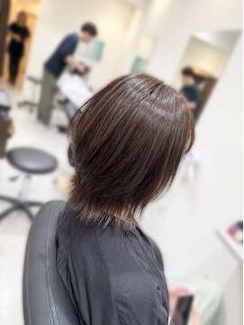 リラ(Rira) 酸性ストレートでつくるレイヤーボブ☆