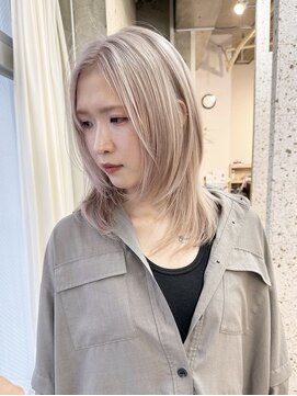 ムード(mood) ハッシュカット/レイヤーカット/ブリーチ/ブロンド/ミルクティー