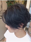 スモーキーグレー