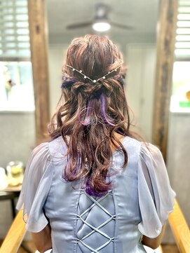 ベルトオブヴィーナス(Belt of venus) カジュアルからパーティーまで☆ルーズハーフアップ