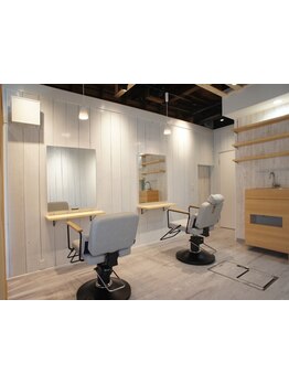 【上大岡駅近】落ち着けるプライベート空間でのマンツーマン施術！髪のお悩みを解決し、理想のスタイルに♪