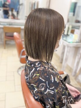 ネオリーブソラ 相模大野店(Neolive sola) 白髪ぼかしハイライト×外ハネボブ[sola:neolive相模大野店]