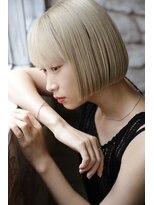 カライング(ing) 大人可愛い20代30代40代黒髪前下がりひし形小顔ボブ丸みショート