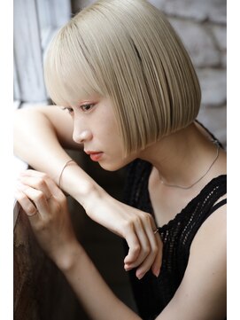 カライング(ing) 大人可愛い20代30代40代黒髪前下がりひし形小顔ボブ丸みショート