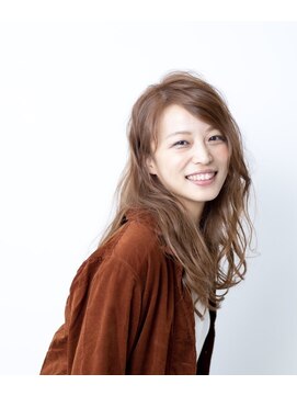 エイト(EIGHT) 巻き髪セミロング