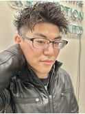 ツーブロック刈り上げツイストパーマアップバングメンズヘア
