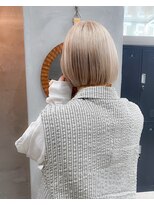 テトヘアー(teto hair) ブロンドカラー ボブ ミニボブ 耳掛け 金髪 ハイトーン