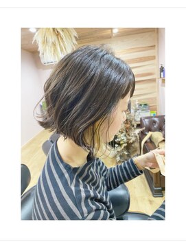 マール(MaaR) インナーカラーカット