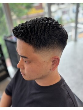 フランクスバーバーリザーブ 人形町店(FRANK’S BARBER RESERVE) アイロンパーマフェードスタイルH