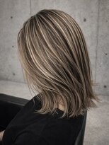 アル あびこ(aru.) 【立体感×透明感】大人の極細ハイライトで作る外国人風グレー