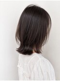 夏映えベージュブラウンの外ハネレイヤーミディ