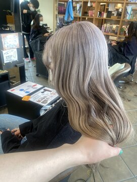 ソワンドゥブレス 瓜破店(soin de brace) ホワイトシルバー