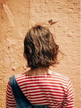 イコール バイ プロデュース 町田駅前店(equal by Produce) 外はね波ウェーブ