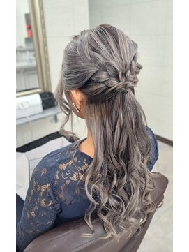 ノミネーション(Nomination) ハーフアップアレンジ