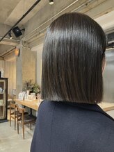 アタッカ(atacca) ミディアム　ストレート　ぱっつん　ボブ　ツヤカラー