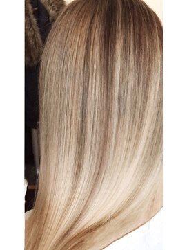 エーヴ 髪質改善プレミアムストレート+イルミナ【プレミアムコース】