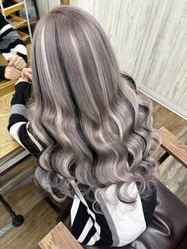 ヘアスタジオワン 藤沢店(HAIR STUDIO ONE) グレーカラー×黒シルバーメッシュ
