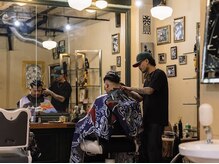 MR.BROTHERS CUT CLUB 福岡店【ミスターブラザーズ カットクラブ】の雰囲気（MR.BROTHERS CUT CLUB 福岡店/BARBER/理容室/シェービング）