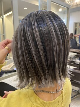 ヘアーサロン イルア 北越谷(hair salon I'LUNA) 大人カジュアルミニボブ 切りっぱなしボブデザインカラー