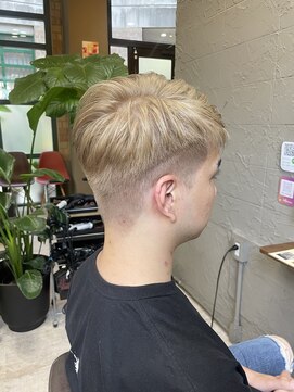 エルテ(ERTE) ブロンド刈り上げ