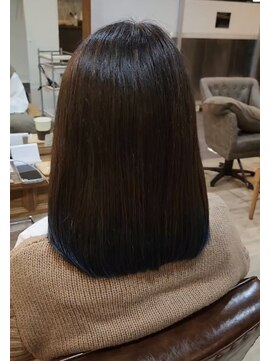 リープリング(Liebling) ブルーの裾カラーで、あなたの個性が輝く