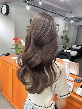 レブ 三条河原町(Reb,) つやつやピンクベージュ