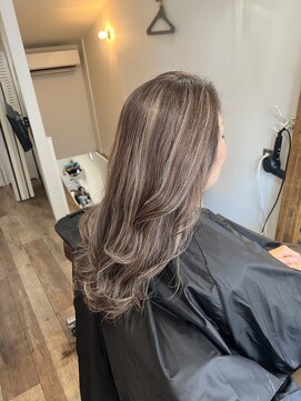 ジジ アドラーブル ヘア サロン(JiJi ADRABLE HAIR SALON) 白髪 ハイライト ミルクティグレージュ 40代 50代