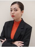 シンプルでタイトなアップスタイル